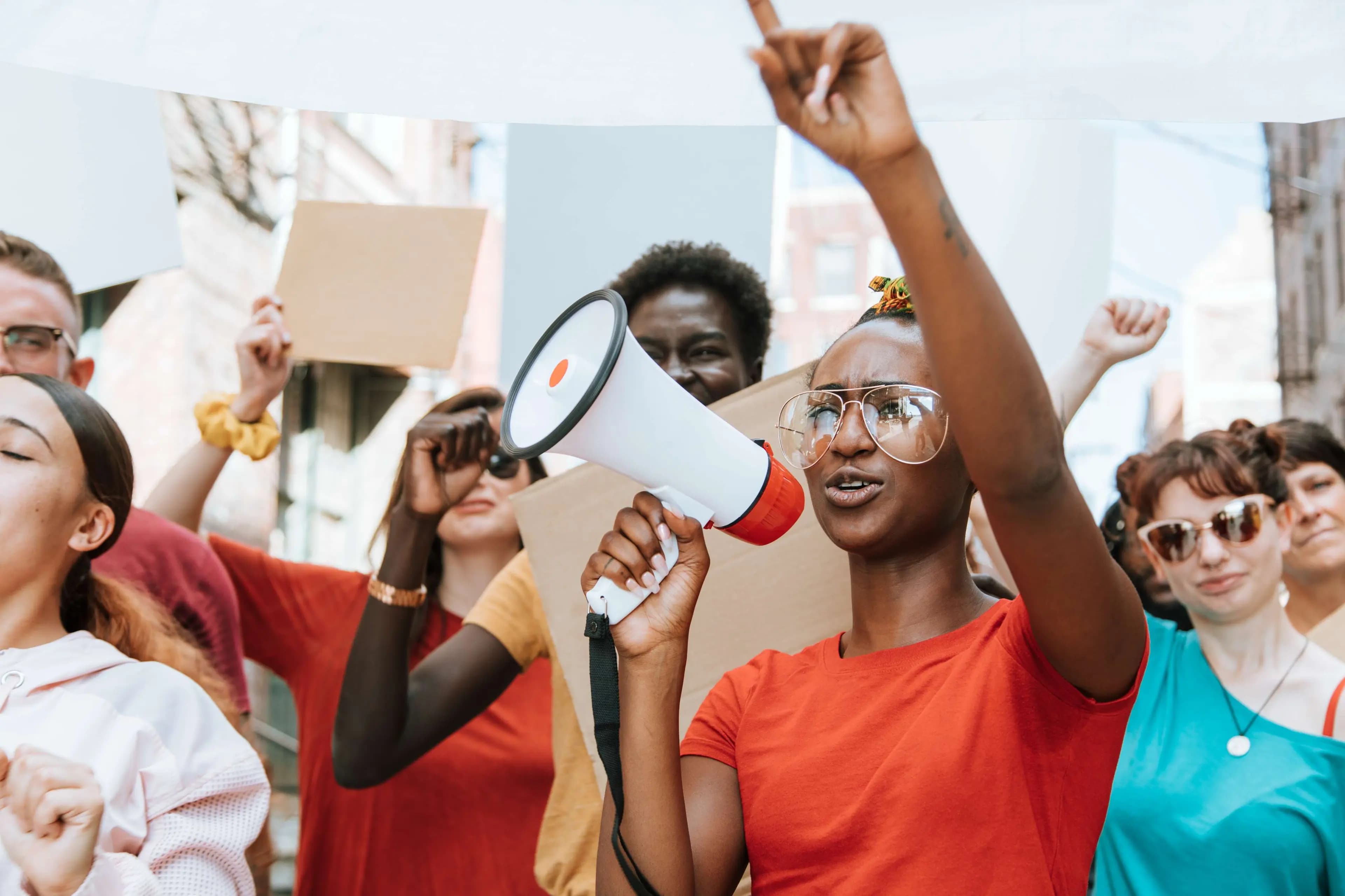 Les jeunes et la politique en Afrique en 2024 : Vers une révolution générationnelle 